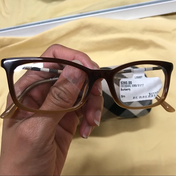 💯 Authentic Burberry eyeglasses frame w/plaid arm - Picture 7 of 7